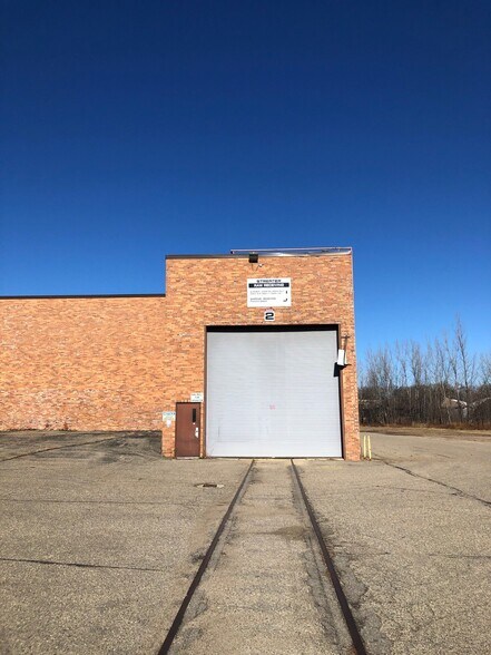 411 S 1st Ave, Albert Lea, MN à louer - Photo du bâtiment - Image 2 de 9