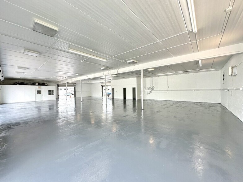 960 S Dixie Hwy E, Pompano Beach, FL for lease - Building Photo - Image 2 of 7