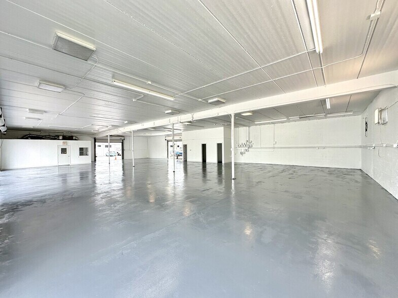960 S Dixie Hwy E, Pompano Beach, FL à louer - Photo du bâtiment - Image 2 de 7