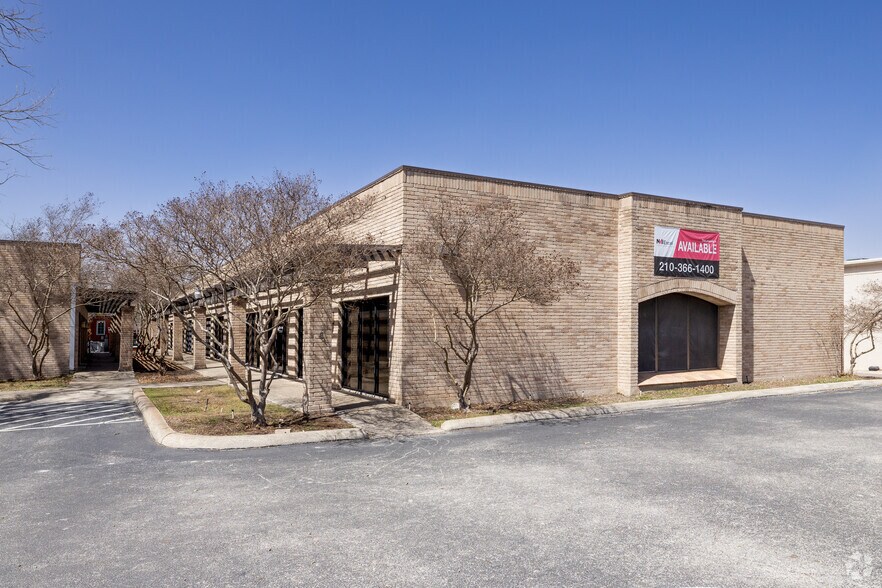 420 Water St, Kerrville, TX à louer - Photo principale - Image 1 de 3