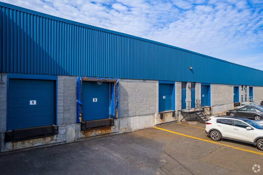 4575 Boul Poirier, Montréal, QC à louer - Photo du bâtiment - Image 3 de 15