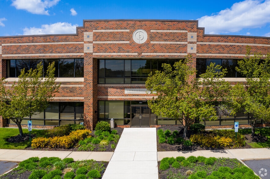 161 Gaither Dr, Mount Laurel, NJ for lease - Building Photo - Image 2 of 10