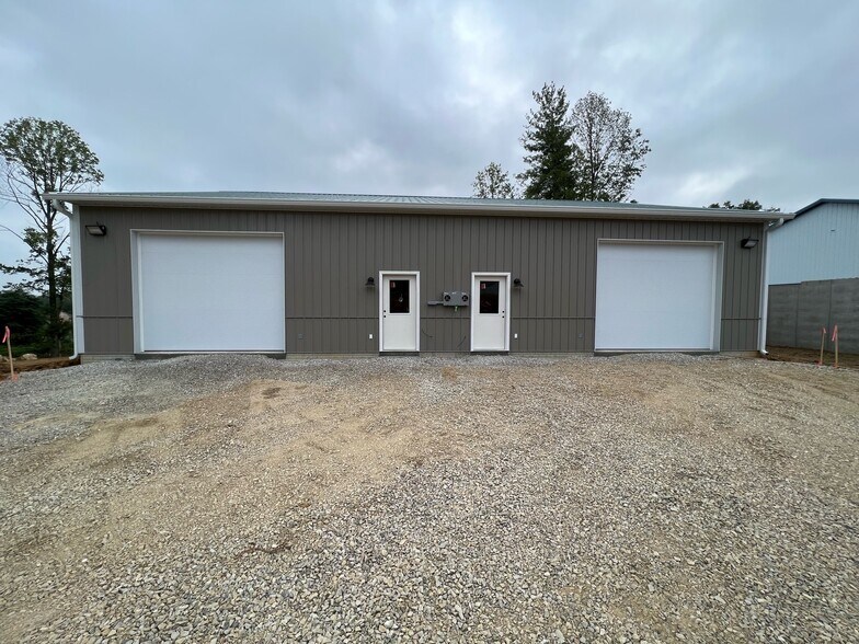 3139 N Westbury Village Dr, Bloomington, IN à vendre - Photo du bâtiment - Image 2 de 8