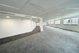 Avenue Edouard Vaillant, Boulogne-Billancourt for lease Interior Photo- Image 2 of 2