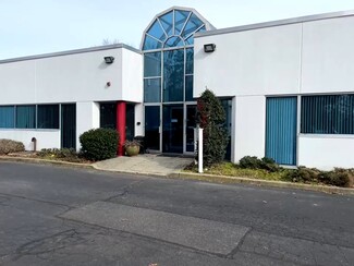 Plus de détails pour 300 Corporate Plz, Islandia, NY - Bureau à vendre