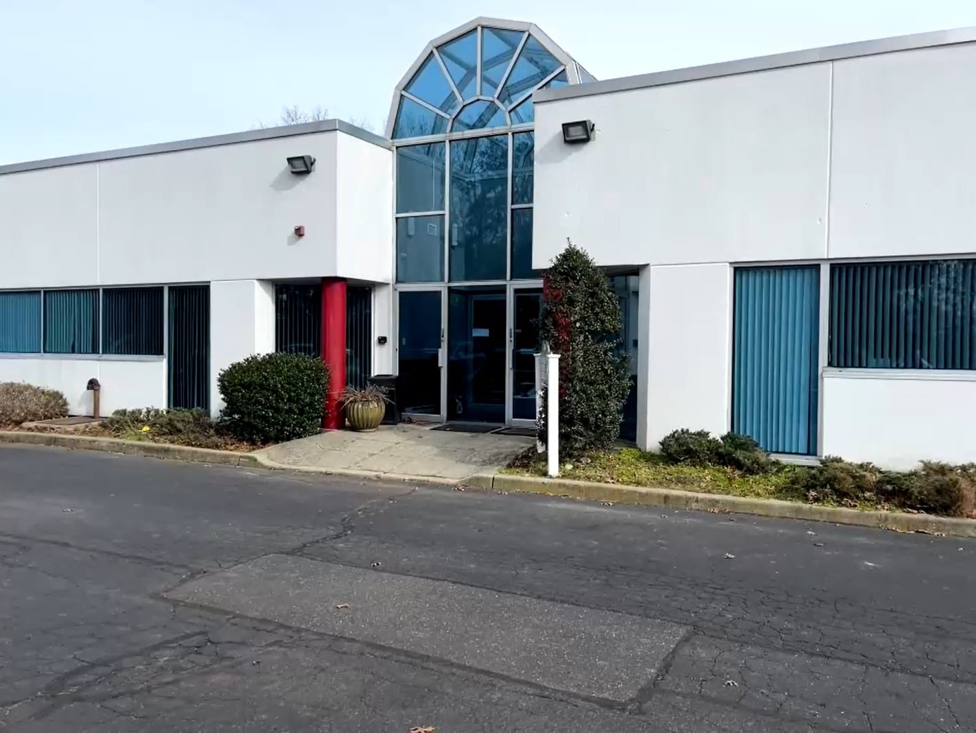 300 Corporate Plz, Islandia, NY for lease Primary Photo- Image 1 of 11