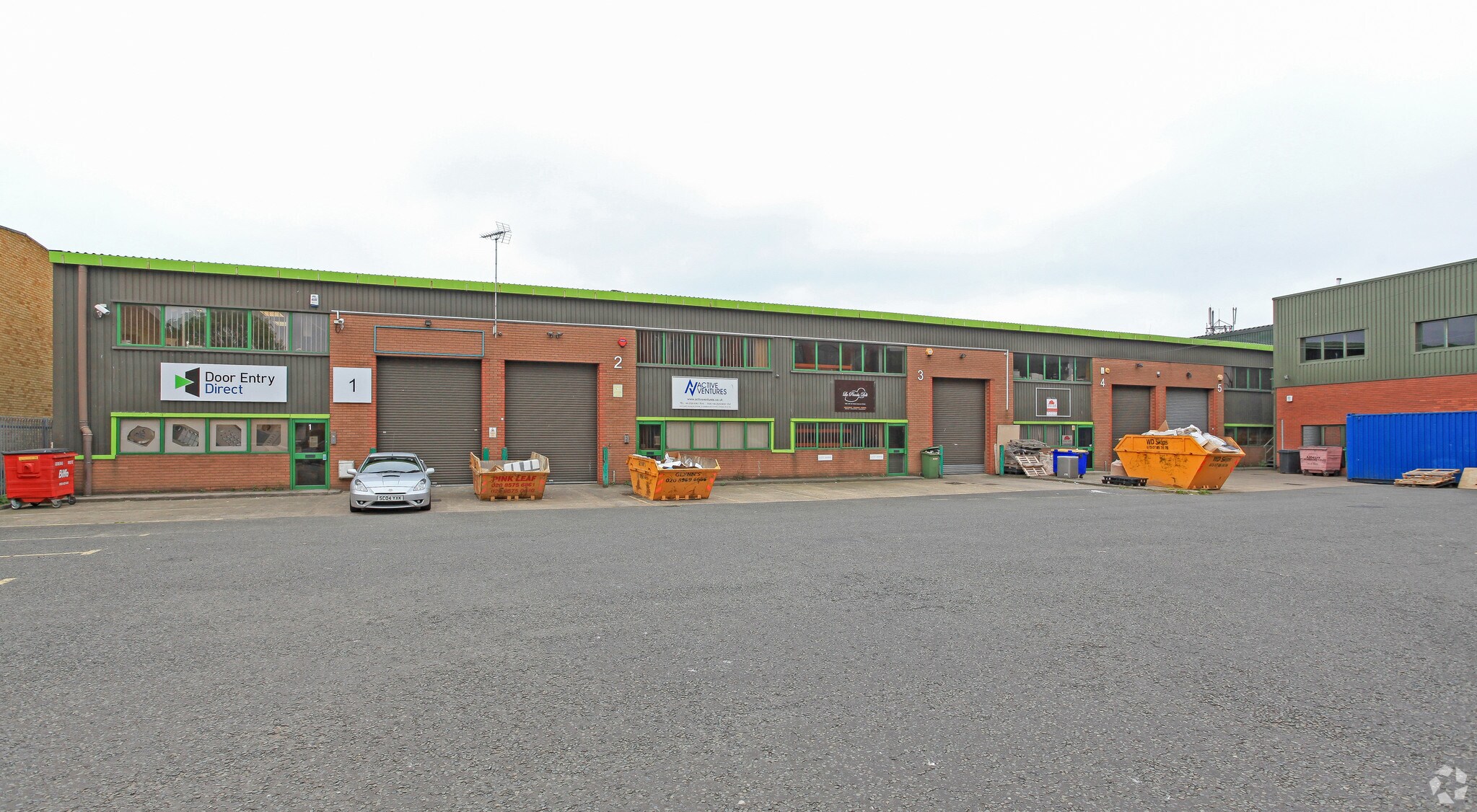 12 Cumberland Ave, Londres à louer Photo principale- Image 1 de 4