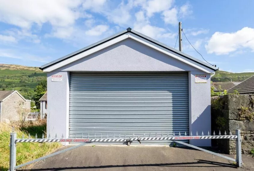 Bottom of Carlton Ter, Merthyr Tydfil for sale - Building Photo - Image 3 of 8