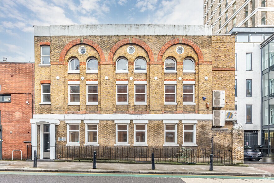 15 Dock St, Londres à vendre - Photo du bâtiment - Image 2 de 7