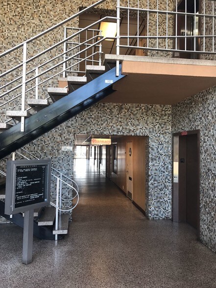 1120 W La Palma Ave, Anaheim, CA à louer - Hall d’entrée - Image 3 de 9