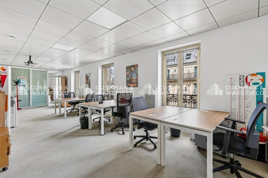 31 Rue De Châteaudun, Paris for lease - Interior Photo - Image 3 of 15