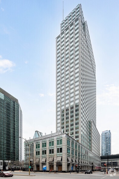 1250 Boul René-Lévesque O, Montréal, QC for lease - Building Photo - Image 2 of 21