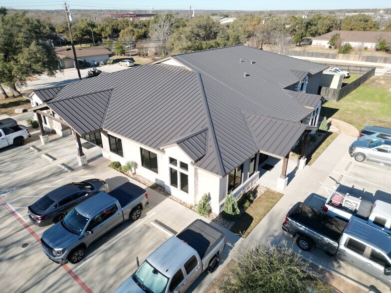 1625 Williams Dr, Georgetown, TX à louer - Photo du bâtiment - Image 3 de 8