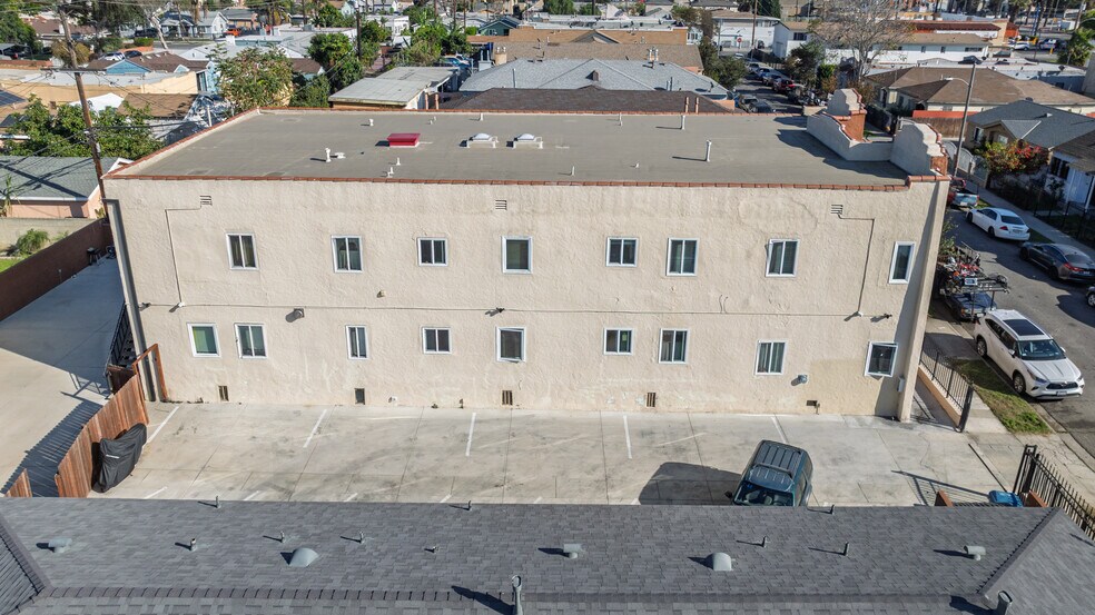 329 W Magnolia St, Compton, CA à vendre - Photo du bâtiment - Image 3 de 16