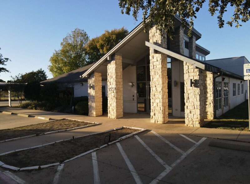 2221 Avenue J, Arlington, TX for lease - Building Photo - Image 2 of 11