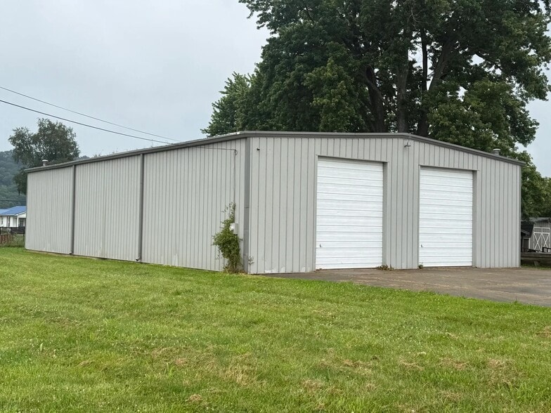 211 Roberta Dr, Warsaw, KY for sale - Building Photo - Image 1 of 2