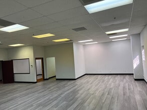 10501 Valley Blvd, El Monte, CA à louer Photo intérieure- Image 2 de 9