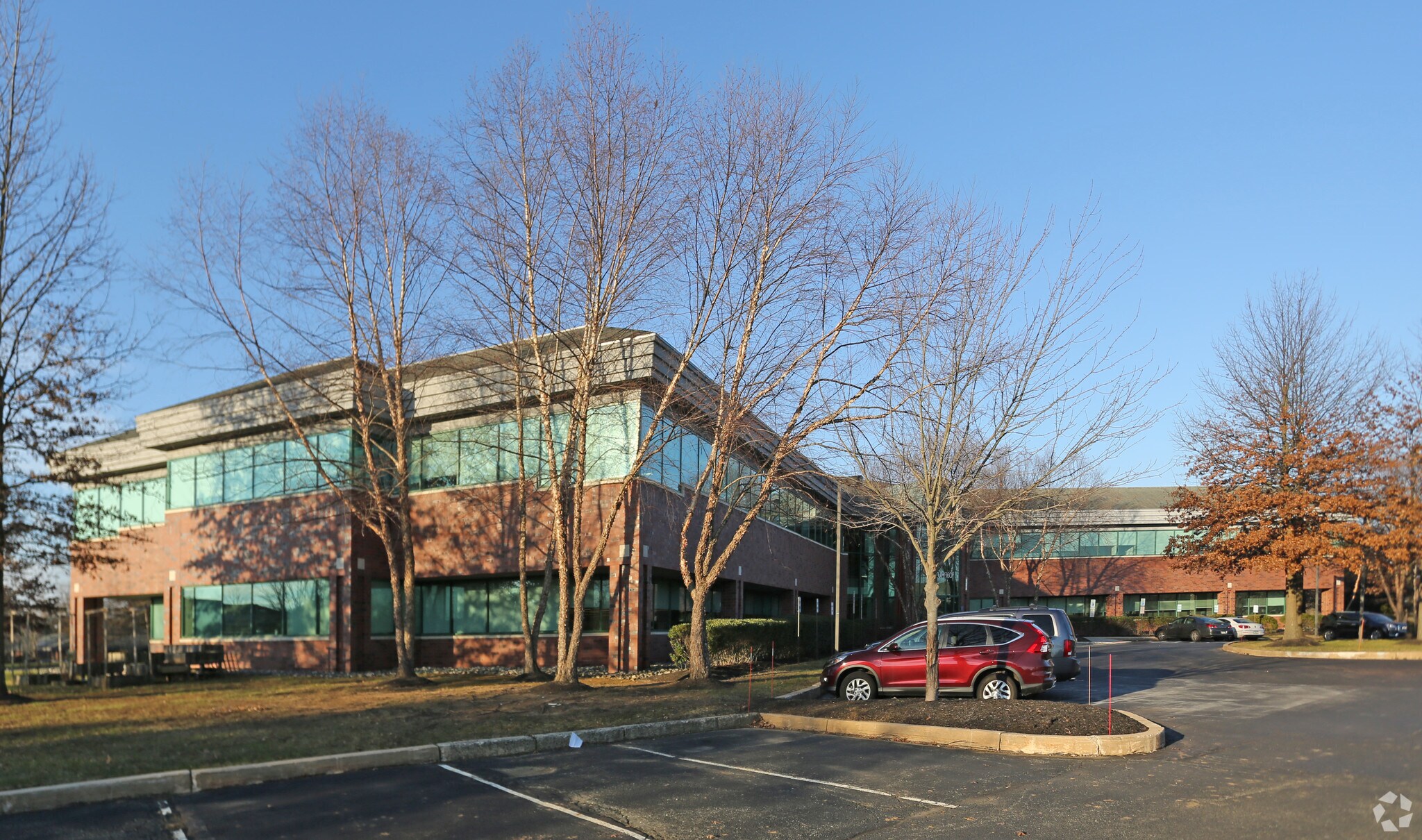 15 Campus Blvd, Newtown Square, PA for lease Building Photo- Image 1 of 11