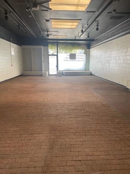 429 McHenry Ave, Modesto, CA à louer - Photo du bâtiment - Image 3 de 8