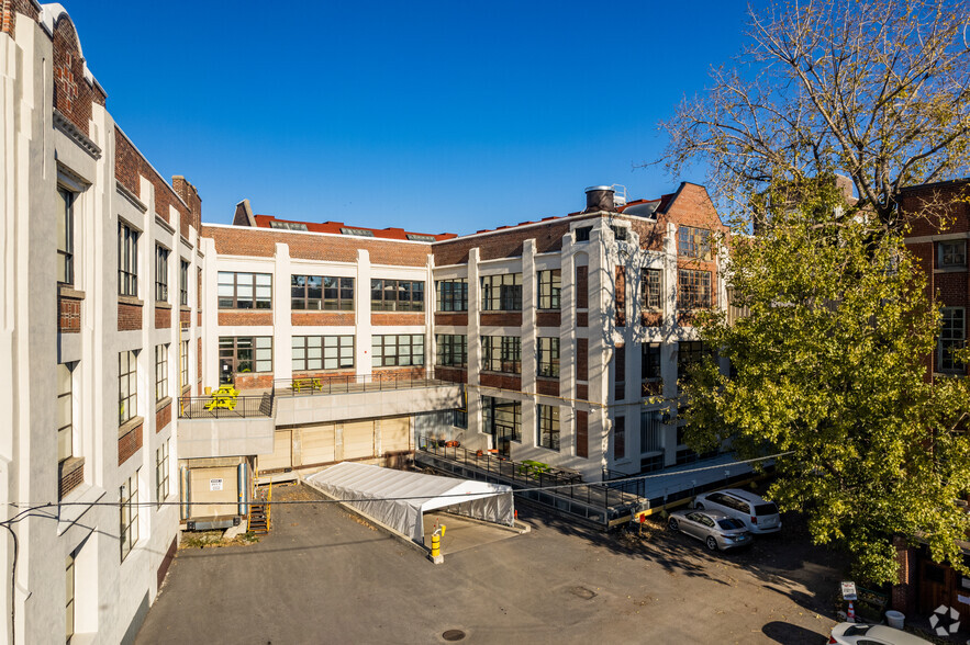 3800 Rue Saint-Patrick, Montréal, QC à louer - Photo du b timent - Image 2 de 8