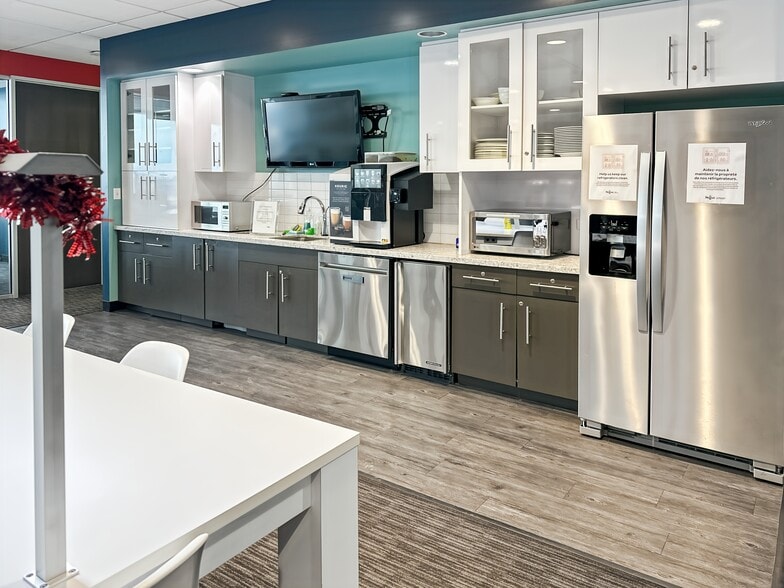 3055 Saint-Martin Boulevard West, Laval, QC à louer - Photo intérieure - Image 2 de 15