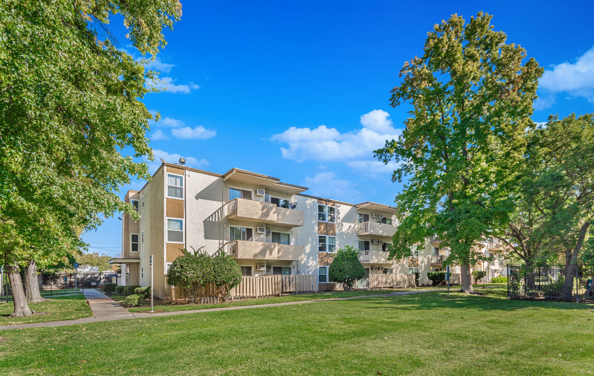 2671 Rio Linda Blvd, Sacramento, CA à vendre Photo du bâtiment- Image 1 de 1