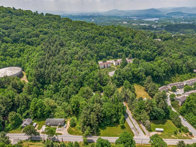 103 Mills Gap Rd, Asheville, NC à vendre - Photo du b timent - Image 3 de 26