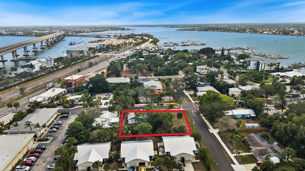 621 NW Australian St, Stuart, FL for sale - Primary Photo - Image 1 of 7