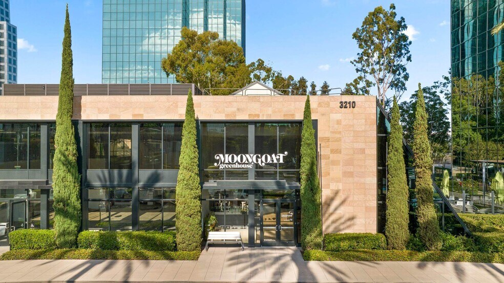 611 Anton Blvd, Costa Mesa, CA à louer - Photo du bâtiment - Image 2 de 18
