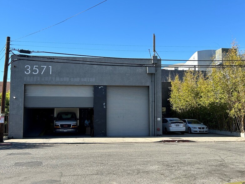 3571 Hayden Ave, Culver City, CA à louer - Photo du bâtiment - Image 3 de 17