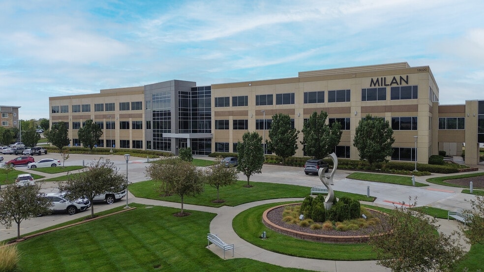 18020 Burt St, Elkhorn, NE for lease - Building Photo - Image 1 of 7