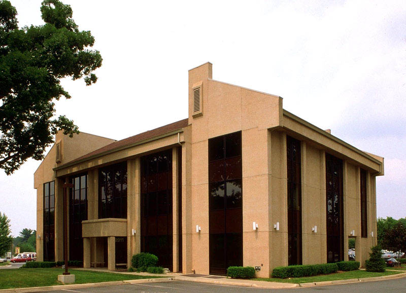 2911 Hunter Mill Rd, Oakton, VA à louer - Photo du bâtiment - Image 2 de 5