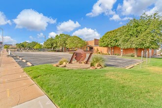 707 W Vickery Blvd, Fort Worth, TX for lease Interior Photo- Image 1 of 7