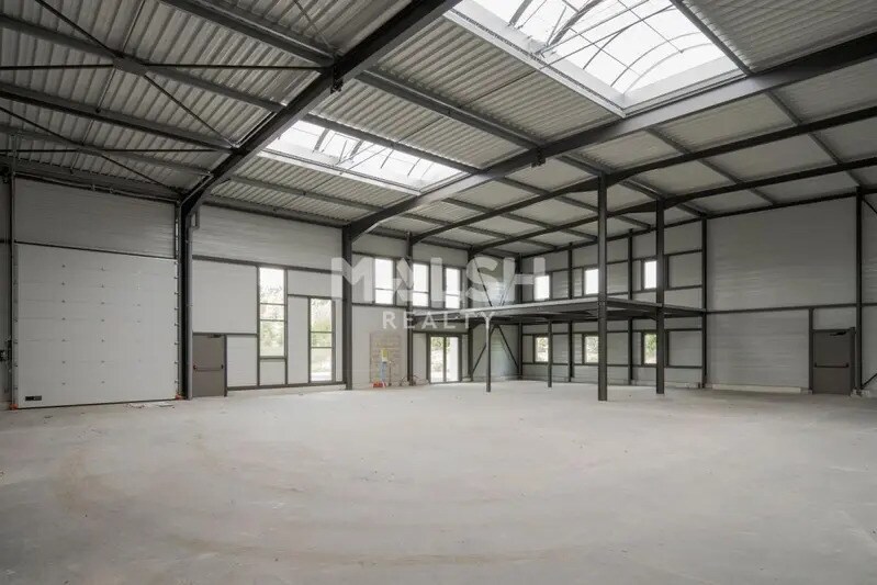 Flex in Trévoux for lease - Building Photo - Image 2 of 10