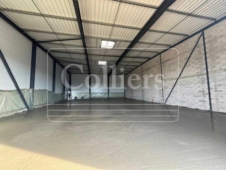 Flex in Lambesc for lease - Interior Photo - Image 3 of 5