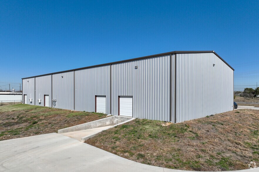 3044 Jessica Dr, Alvarado, TX for lease - Building Photo - Image 2 of 4