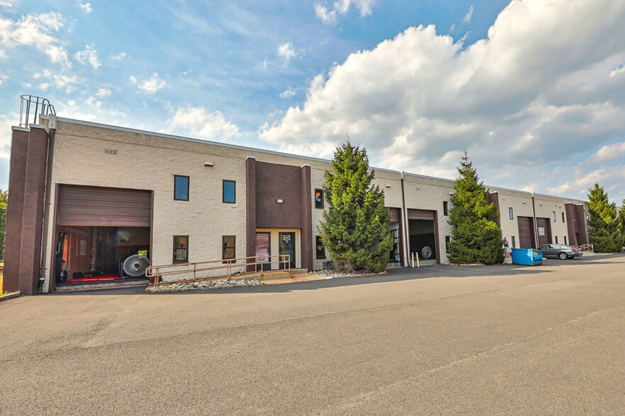 5 Ilene Ct, Hillsborough, NJ for lease - Building Photo - Image 2 of 9