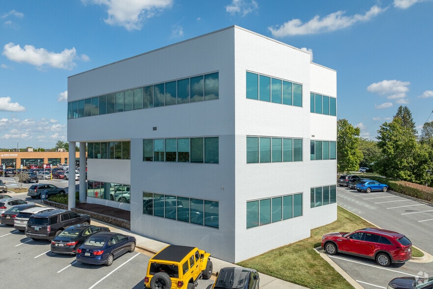 412 Malcolm Dr, Westminster, MD for lease - Building Photo - Image 2 of 5