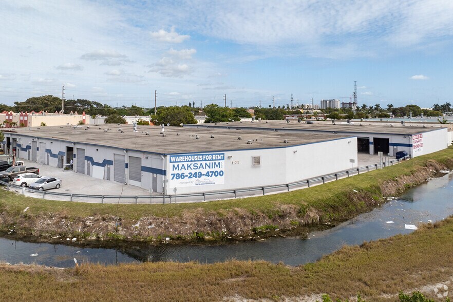 10700-10736 SW 188th St, Miami, FL à louer - Photo du bâtiment - Image 3 de 13