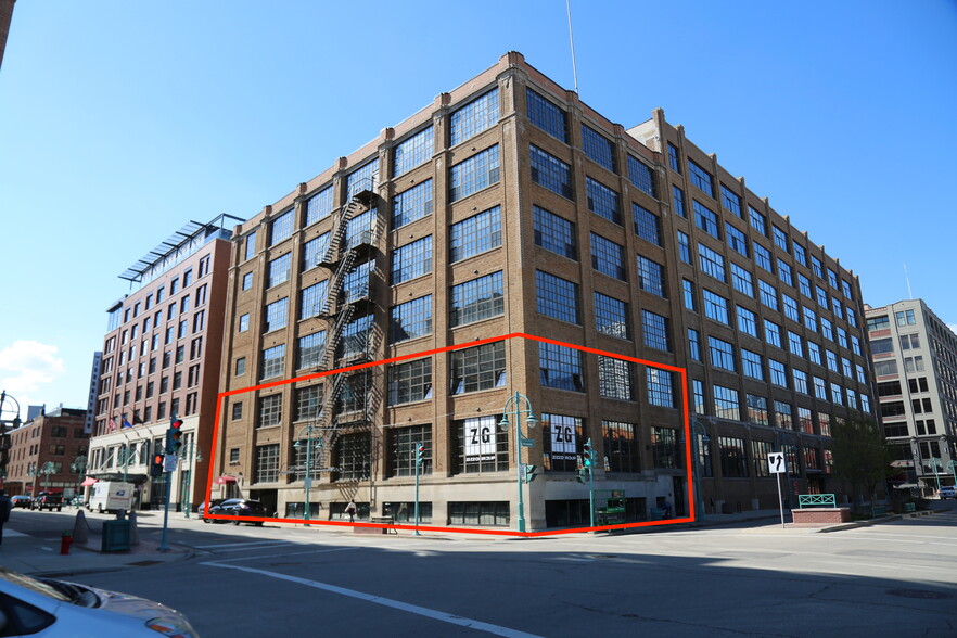 207 N Milwaukee St, Milwaukee, WI for sale - Building Photo - Image 1 of 1