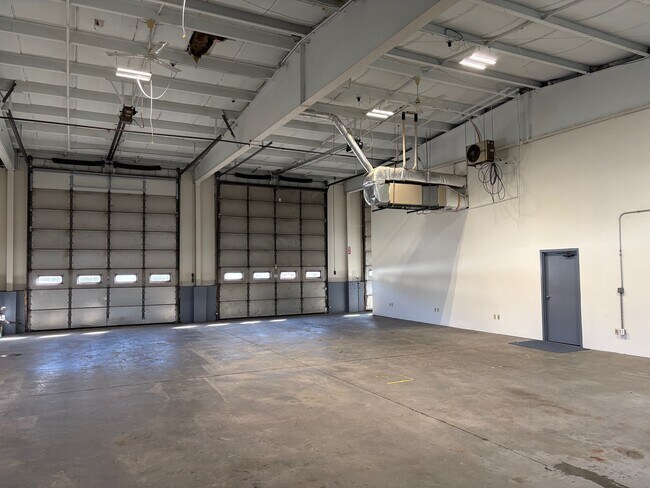 Plus de détails pour 86 Elm St, Hopkinton, MA - Local d'activités à louer