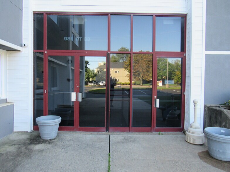 983 State Route 33 W, Monroe Township, NJ à louer - Photo du bâtiment - Image 3 de 4