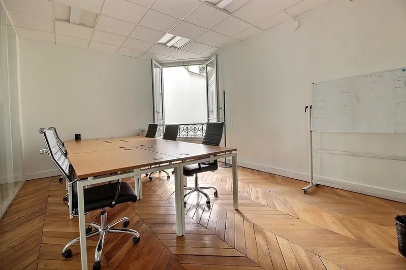15 Rue Du Louvre, Paris for lease - Interior Photo - Image 2 of 10