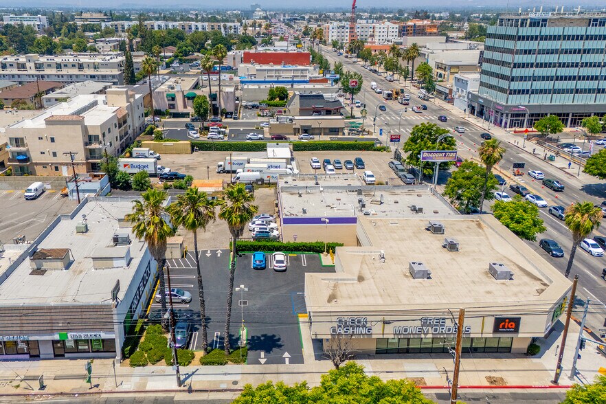 6801 Van Nuys Blvd, Van Nuys, CA à vendre - Photo du bâtiment - Image 2 de 8