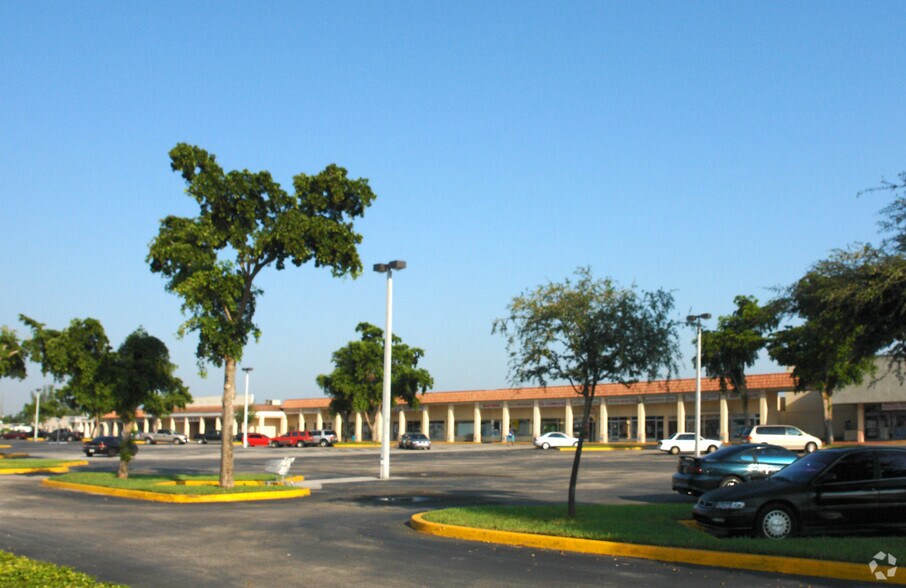 6821-6969 Miramar Pky, Miramar, FL à louer - Photo du bâtiment - Image 2 de 11