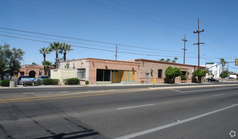 3048-3052 E Broadway Blvd, Tucson, AZ à louer - Photo du b timent - Image 2 de 5