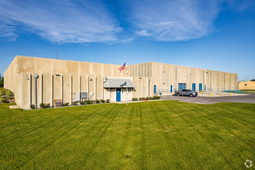 1699 Hobbs Rd, Auburndale, FL à louer - Photo du bâtiment - Image 1 de 6