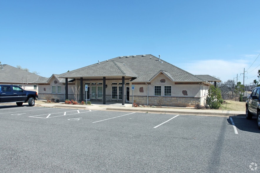 941 NW 164th St, Edmond, OK for lease - Building Photo - Image 1 of 7