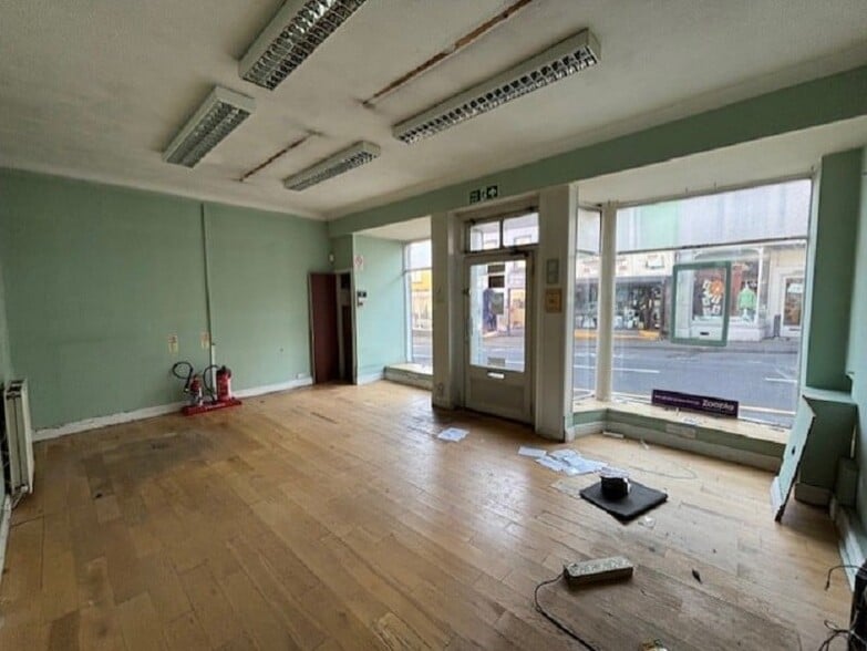 50 Rhosmaen St, Llandeilo for sale - Interior Photo - Image 3 of 14