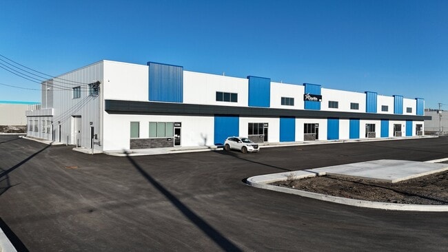 Plus de détails pour 5539 St Ernest-Cormier, Laval, QC - Industriel à louer